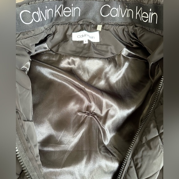 🌸 2/$25 Calvin Klein Black Logo Puffer Vest with Pockets - Picture 3 of 7
